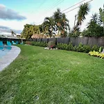 The Sun House - 3 Bed, 2 Bath, Private Pool, Fire Pit, Huge Backyard