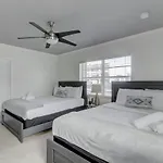 Paradise - Heated Pool & Near Beach