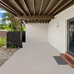 7 Minutes To Beach Saltwater Pool Open Floor Plan