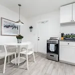 Comfy Condos At Middle River Apt 3