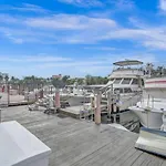 Beach Isles Modern Studio Apartment In Fort Lauderdale