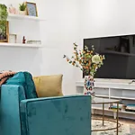 Stylish 2 Bedroom Condo - Close To Riverwalk
