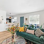 Stylish 2 Bedroom Condo - Close To Riverwalk