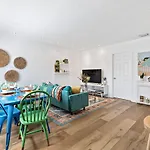 Stylish 2 Bedroom Condo - Close To Riverwalk
