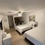 Cozy Downtown Apartments On Water