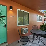 Charming Cozy Studio @ Lake Ridge