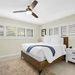 Relax In Luxury - 3 Bed, 2 Bath Oasis With Pool