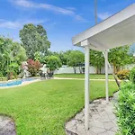 3 Min. Walk To Wilton Drive, Pool And Huge Yard