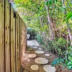 Heated Pool, Parking, 5 Min Walk To Food And Fun!
