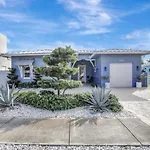 3Br Waterfront Villa With Heated Pool And Spa