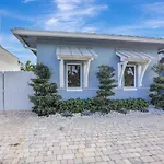 3Br Waterfront Villa With Heated Pool And Spa