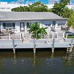 The Waterman\'S Retreat- 3 Bedroom Waterfront Unit