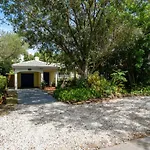 Family Home 2Br Heated Pool, Victoria Park