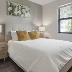 Landing Modern Apartment With Amazing Amenities