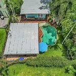 Zach\'S Tropical Pool House