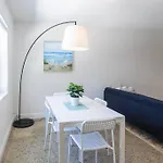 Charming 2 Bed 1 Bath Gem 10 Min To Beach!