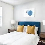 Landing Modern Apartment With Amazing Amenities