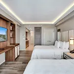 Elegant Beachfront Condo - Your Perfect Getaway!