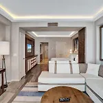 Luxury Beachfront Studio!