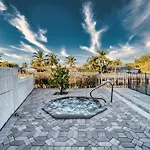 Waterfront Villa Heated Pool Spa Walk To Beach