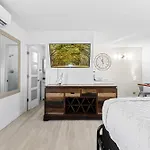 Steps From The Beach-All Renovated Studio Unit #3