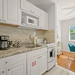 Condo By The Beach King Bed Lush Patio W Bbq Breakers Key Seven H0Mes