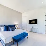 Villabella Luxe 100Ft Waterfront Villa With 6Bedrooms65Bathrooms 5 Minute To Beach Chefaposs Kitchen Heated Poolhot Tub Outdoor Bbq Kitchen Sonos