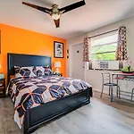 Hainsley Apartments - Walk To Wilton Drive