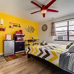 Hainsley Apartments - Walk To Wilton Drive