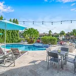 One-Bedroom Suite Heated Pool Dock Access Quiet Neighborhood Saltaire Two Resldences