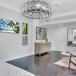 Private Neighborhood Heated Pool Lush Surroundings Harbor Key Resldences
