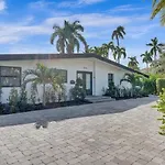 New ! Pool House 3-Bedroom Home Victoria Park