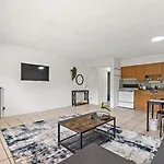 Cozy 1Br Beachside Getaway With 1Q , 1 Sofabed