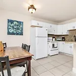 Tropical Breeze Apartments Unit 2