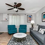 Tropical Breeze Apartments Unit 2