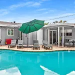 Sunny Days Getaway, 5Bd Heated Pool Family Home!