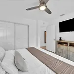 Sunny Days Getaway, 5Bd Heated Pool Family Home!