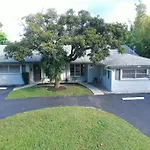 Paradise Bay 3 Bedroom Waterfront Waterman\'S Retreat S Fort Lauderdale