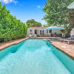 Steps From Beach Quaint Cottage Heated Pool Sand Key Resldences