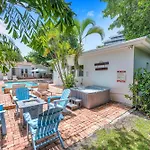 Steps From Beach Quaint Cottage Heated Pool Sand Key Resldences