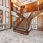 Pool & Hot Tub! Historic Fl Charm! Billiard & Ping Pong, Walk To The Beach