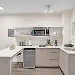 2102 Eden Collection 1Br Kitchen Steps To Beach