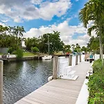 Luxury Waterfront Home W Pool Hot Tub Dock Near Las Olas Gulfstream