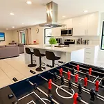 Fox Private Resort-Heated Pool, Spa-Downtown&Beach
