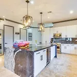 2 Mi To Las Olas Sleek Townhome With Yard And Views!
