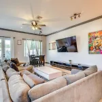 2 Mi To Las Olas Sleek Townhome With Yard And Views!
