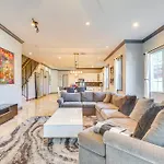 2 Mi To Las Olas Sleek Townhome With Yard And Views!