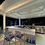 Waterview Condo- Spacious 2 Bedroom - Central - Steps To Beach