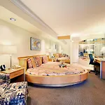 Ramada Oakland Park Inn