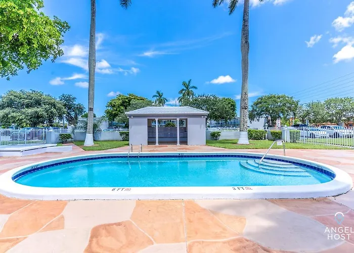 Stylish Apts In Oakland Park Near Ft Lauderdale